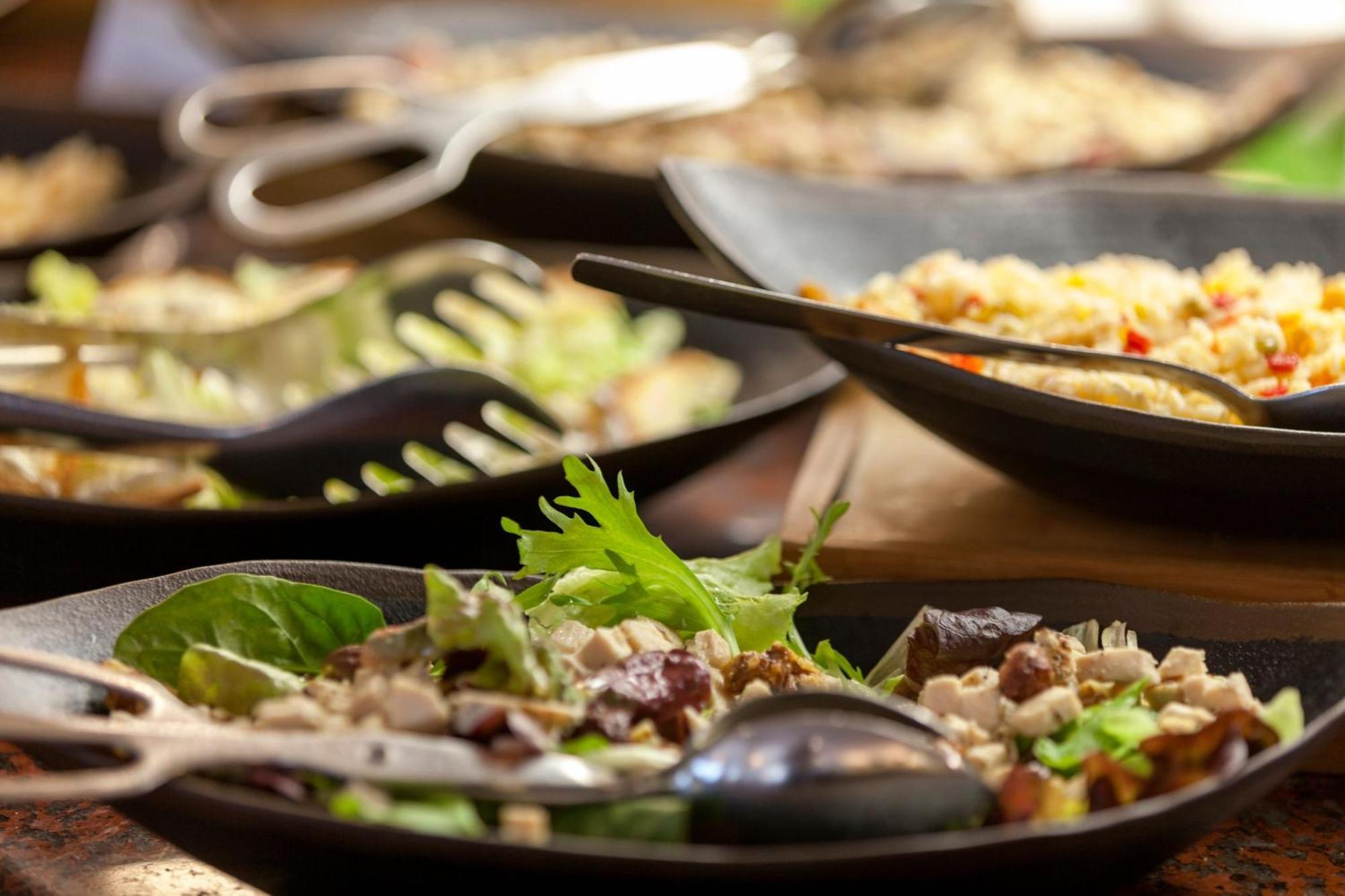 普拉亚德尔瑞伊万豪高尔夫及海滩度假村 外观 照片 A salad bar