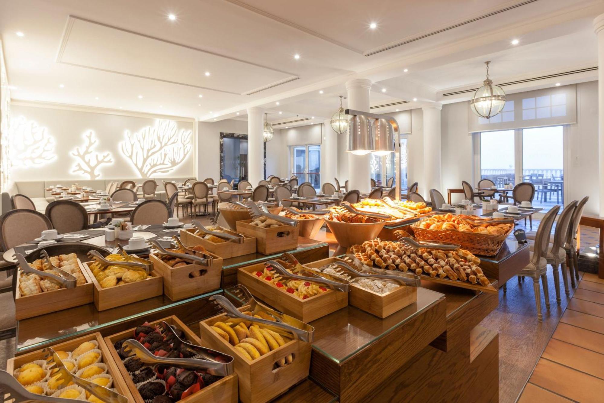 普拉亚德尔瑞伊万豪高尔夫及海滩度假村 外观 照片 Breakfast buffet at the hotel
