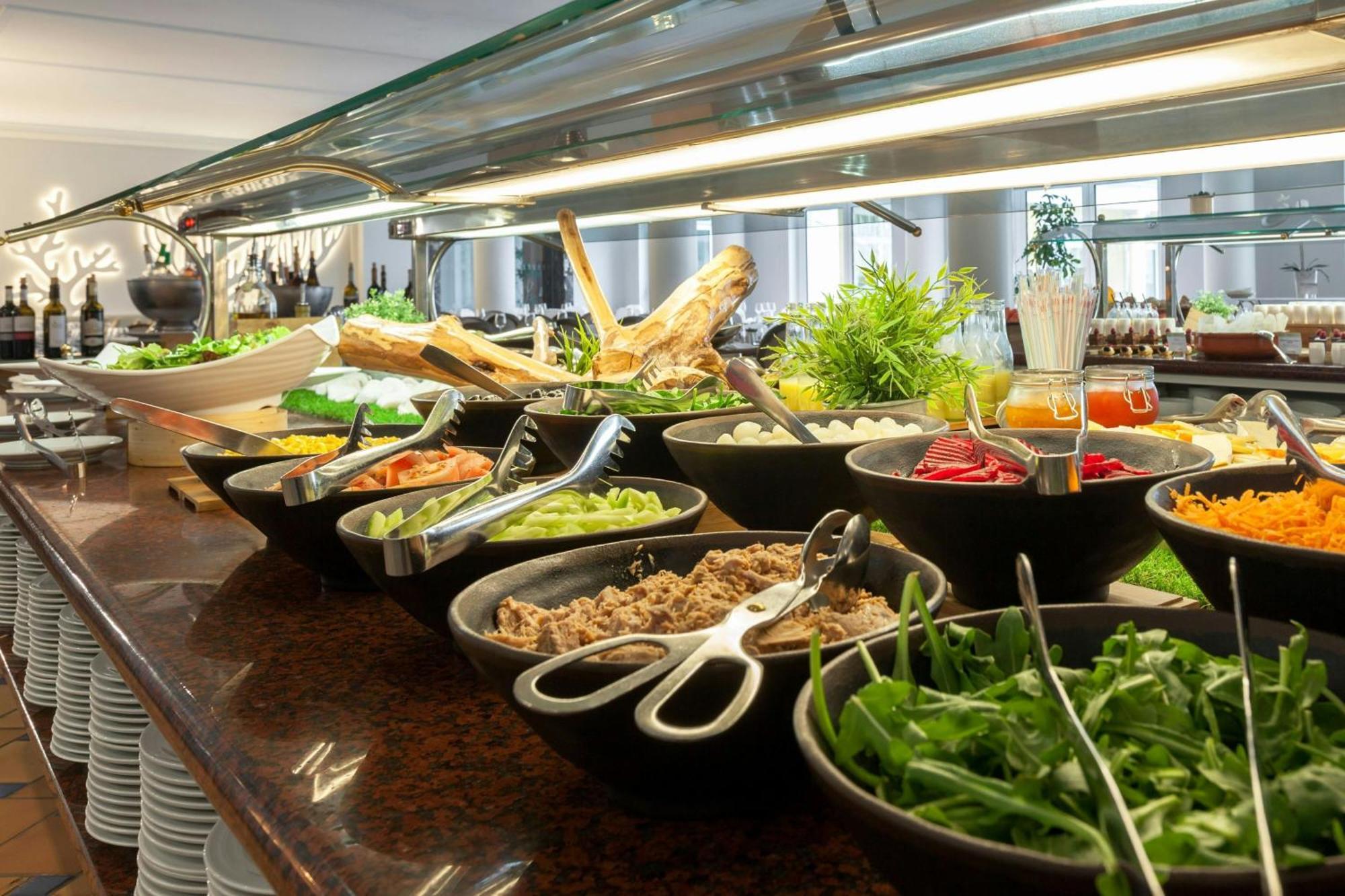 普拉亚德尔瑞伊万豪高尔夫及海滩度假村 外观 照片 A salad bar